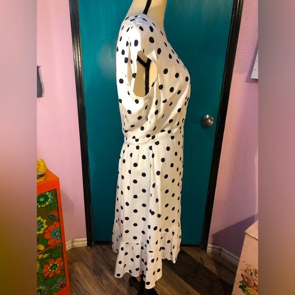 J.Crew White+Black Polka Dot Short Sleeve Faux Wrap Midi Dress - Picture 4 of 16